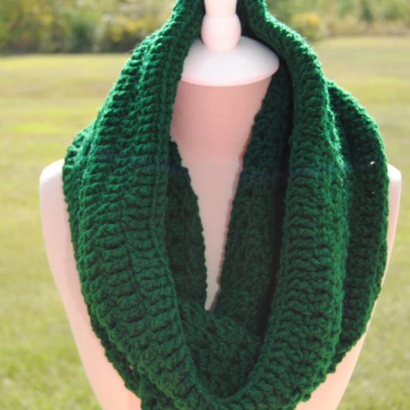 Crochet Mega Hunter Green Cowl/New - Picture 1 of 3